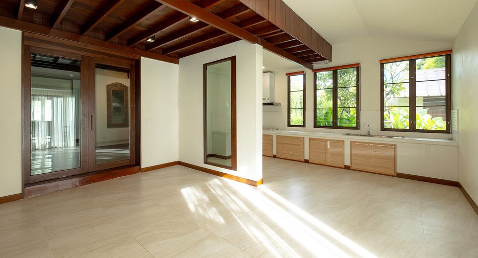 For rent and for sale 4 bedrooms house in Saraphi, Chiang Mai