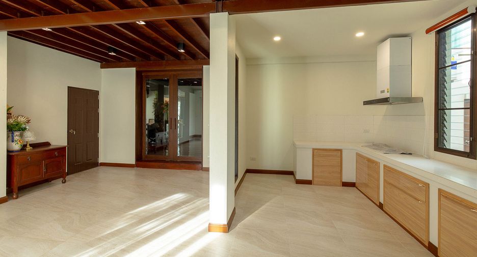 For rent and for sale 4 bedrooms house in Saraphi, Chiang Mai