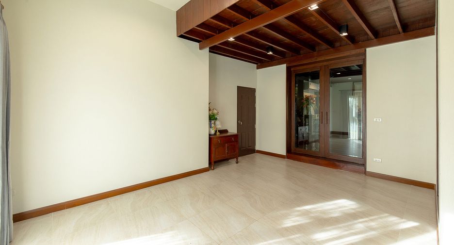 For rent and for sale 4 bedrooms house in Saraphi, Chiang Mai