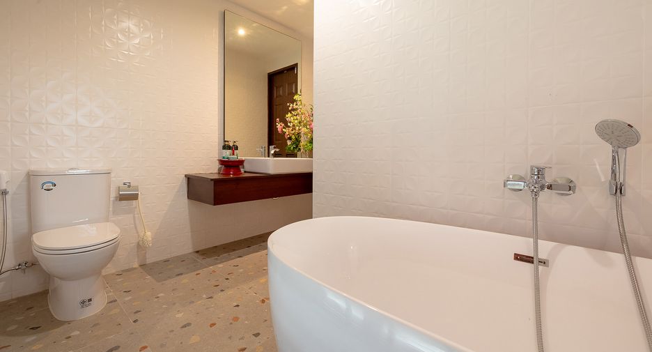 For rent and for sale 4 bedrooms house in Saraphi, Chiang Mai