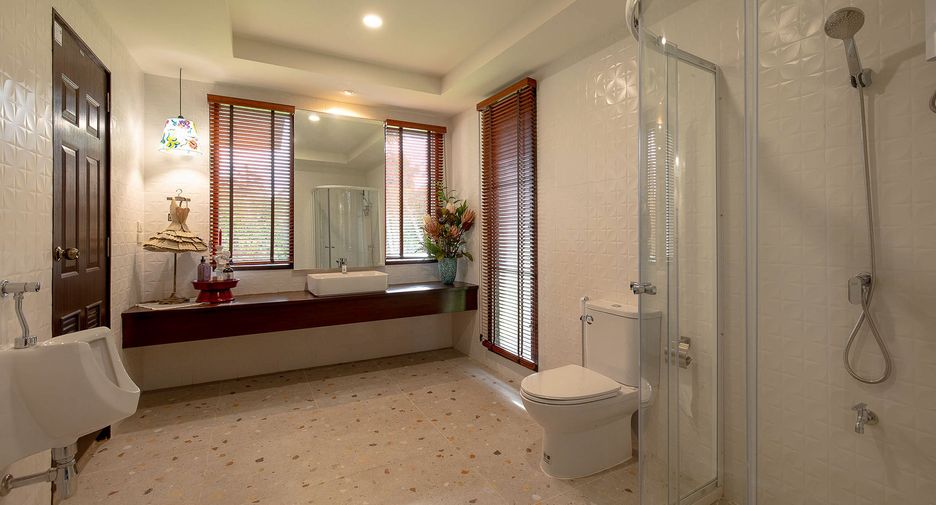 For rent and for sale 4 bedrooms house in Saraphi, Chiang Mai