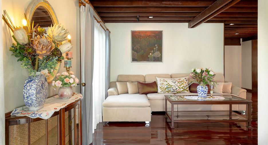 For rent and for sale 4 bedrooms house in Saraphi, Chiang Mai