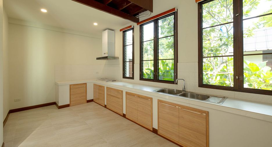 For rent and for sale 4 bedrooms house in Saraphi, Chiang Mai