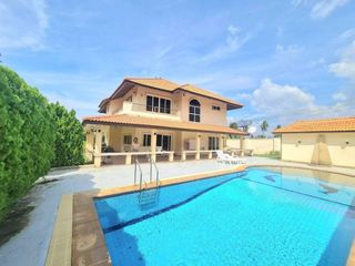 For sale 4 bed villa in Sattahip, Chonburi