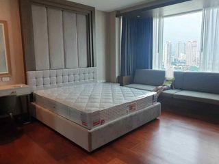 For rent 3 Beds condo in Khlong San, Bangkok