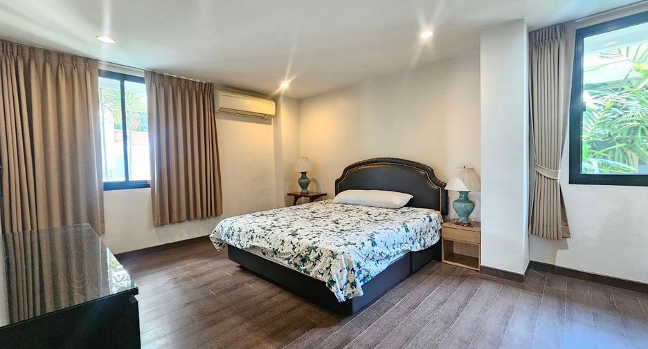 For rent 3 bedrooms condo in Watthana, Bangkok