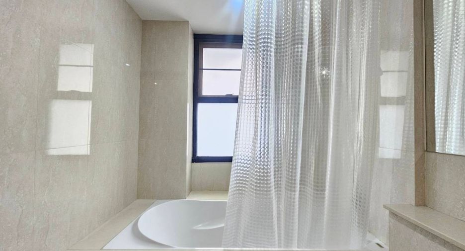 For rent 3 bedrooms condo in Watthana, Bangkok