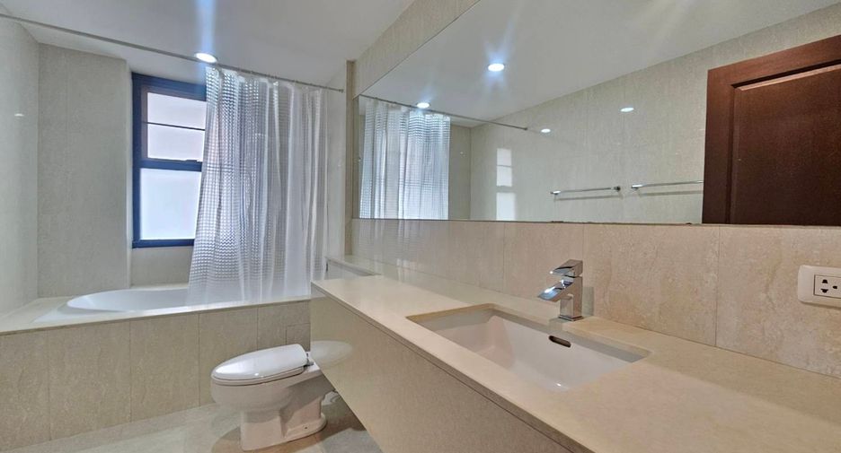 For rent 3 bedrooms condo in Watthana, Bangkok