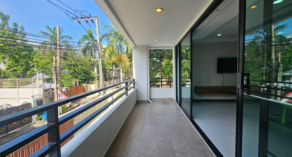 For rent 3 bedrooms condo in Watthana, Bangkok