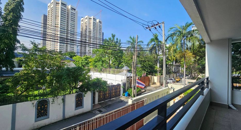 For rent 3 bedrooms condo in Watthana, Bangkok