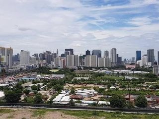 For sale 2 bed condo in Huai Khwang, Bangkok