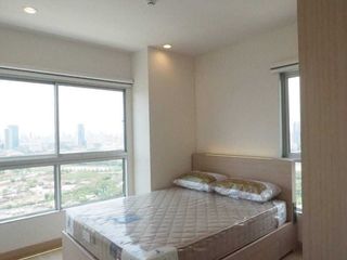 For sale 2 bed condo in Huai Khwang, Bangkok