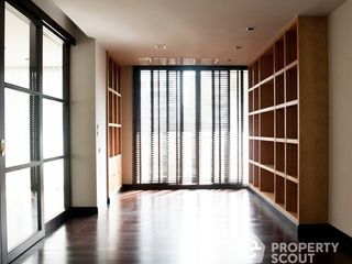 For rent 4 bed apartment in Watthana, Bangkok