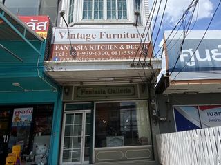 For sale 4 Beds retail Space in Mueang Samut Prakan, Samut Prakan