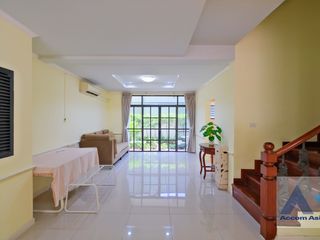 For rent 3 bed townhouse in Watthana, Bangkok
