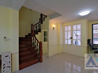 For rent 3 bed townhouse in Watthana, Bangkok