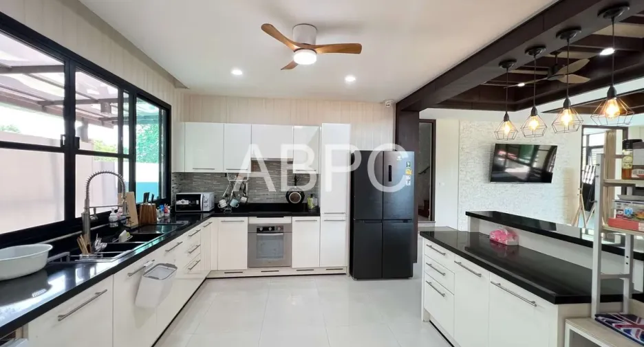 For rent and for sale 3 bedrooms house in Bang Lamung, Chonburi