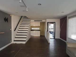 For sale 6 Beds house in Phra Khanong, Bangkok