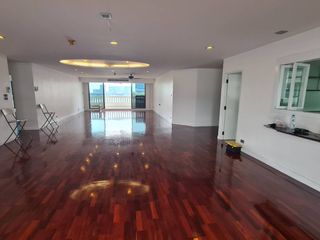 For rent 4 bed condo in Khlong Toei, Bangkok