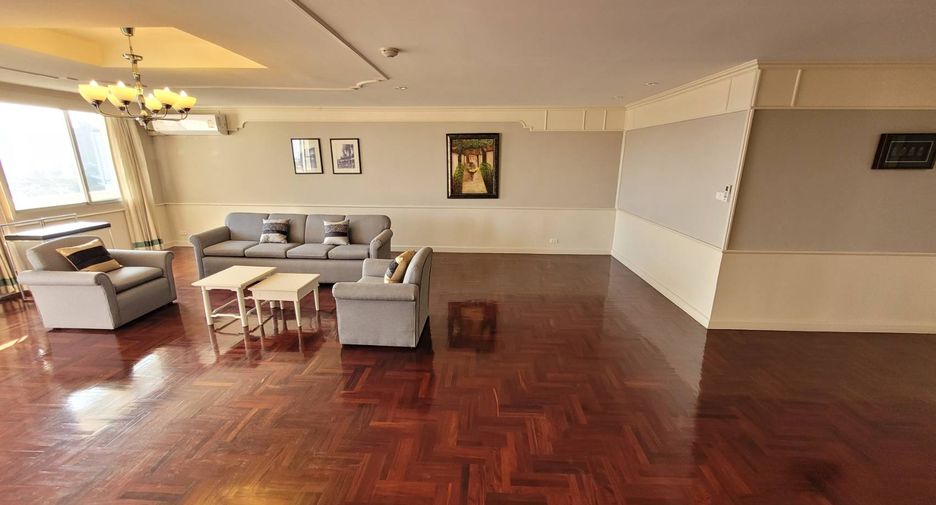 For rent 3 bedrooms condo in Watthana, Bangkok