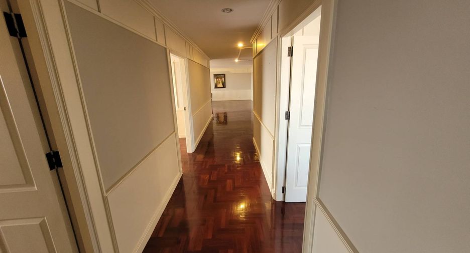 For rent 3 bedrooms condo in Watthana, Bangkok