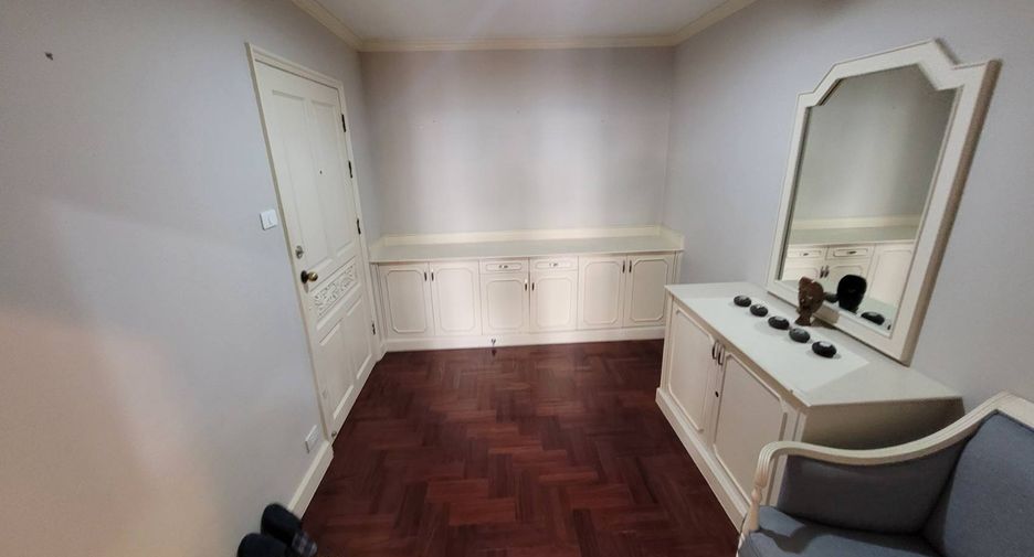 For rent 3 bedrooms condo in Watthana, Bangkok