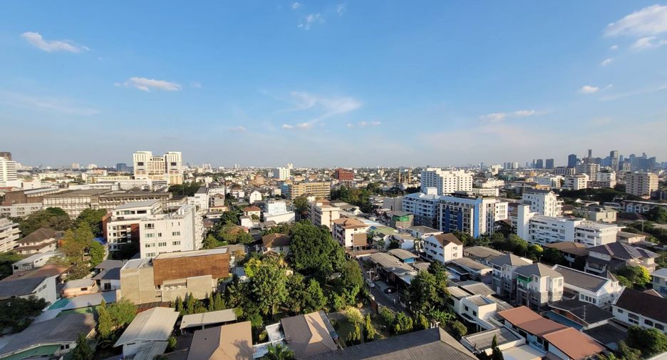 For rent 3 bedrooms condo in Watthana, Bangkok