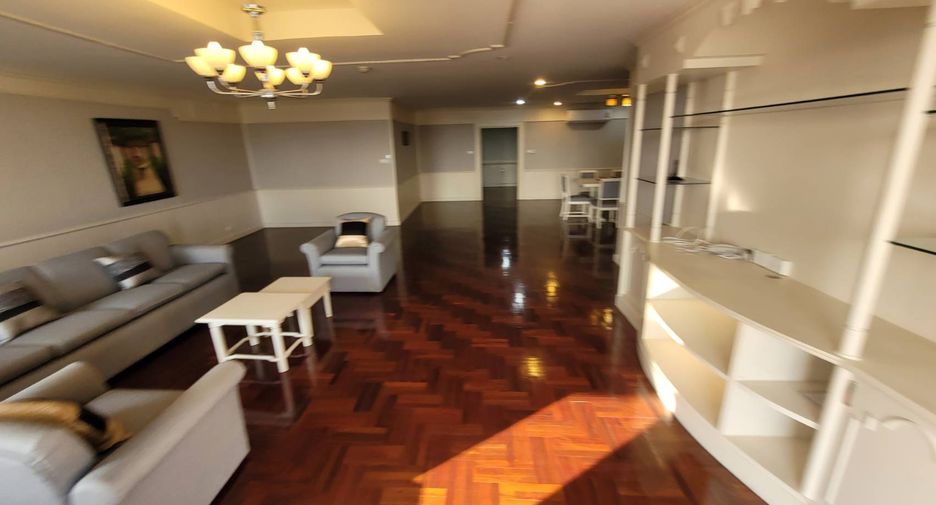 For rent 3 bedrooms condo in Watthana, Bangkok