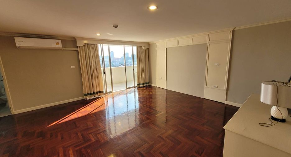 For rent 3 bedrooms condo in Watthana, Bangkok