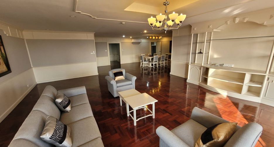 For rent 3 bedrooms condo in Watthana, Bangkok