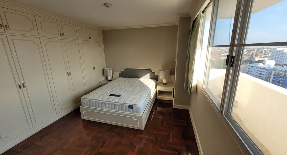 For rent 3 bedrooms condo in Watthana, Bangkok