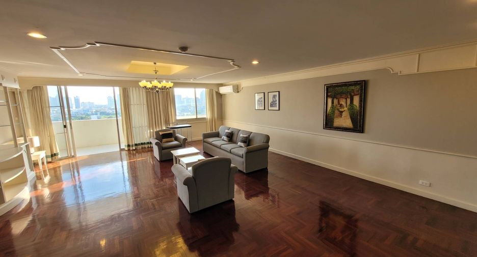For rent 3 bedrooms condo in Watthana, Bangkok