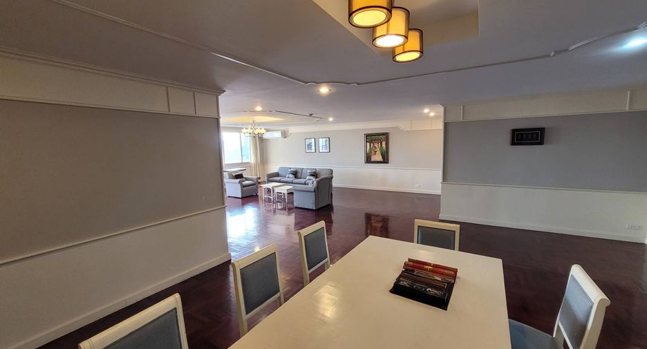 For rent 3 bedrooms condo in Watthana, Bangkok