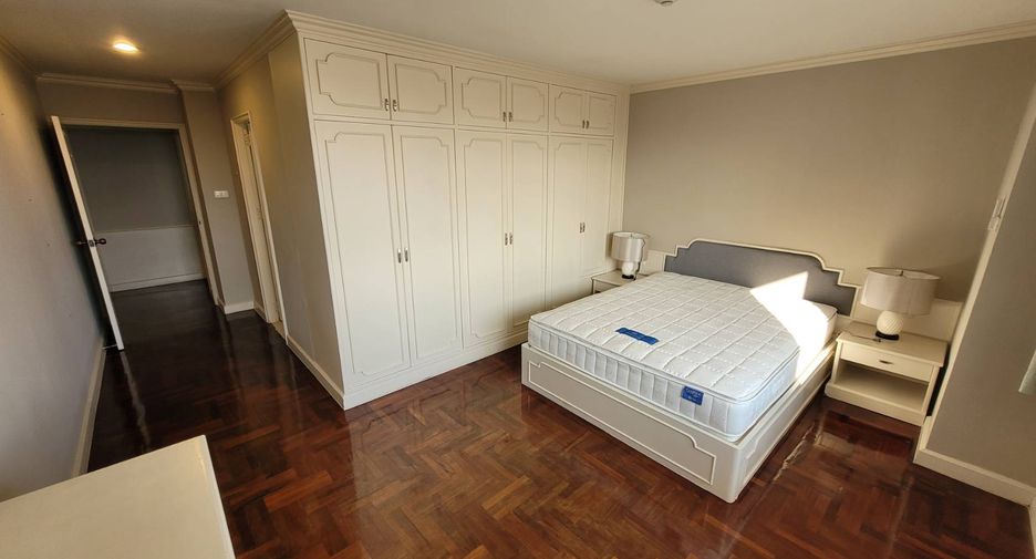 For rent 3 bedrooms condo in Watthana, Bangkok