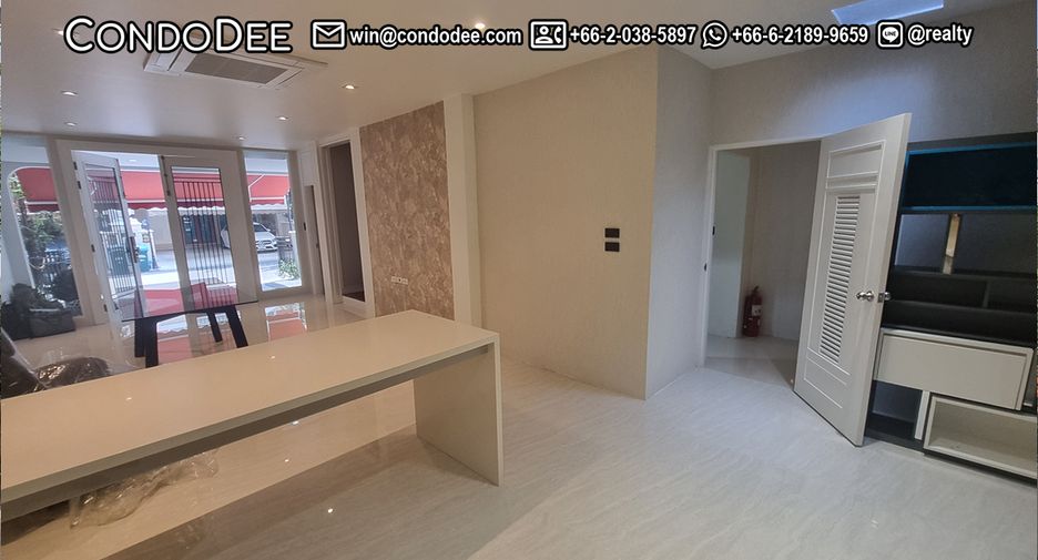 Casa adosada en venta de 4 habitaciones en Watthana, Bangkok