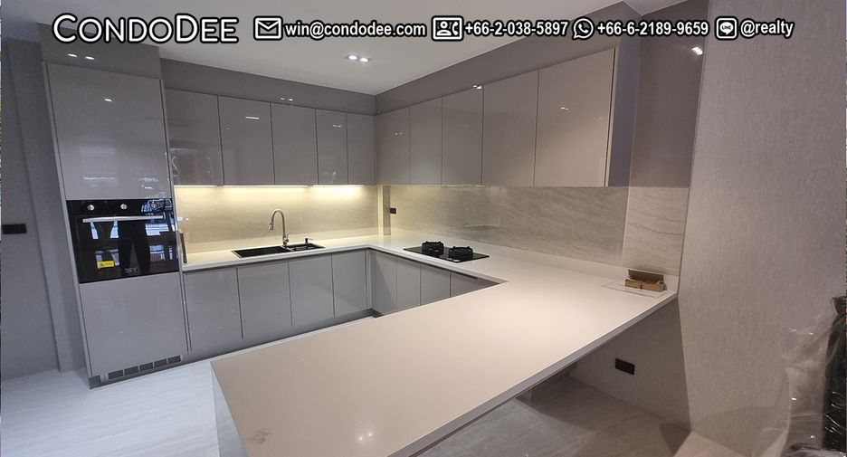 Casa adosada en venta de 4 habitaciones en Watthana, Bangkok