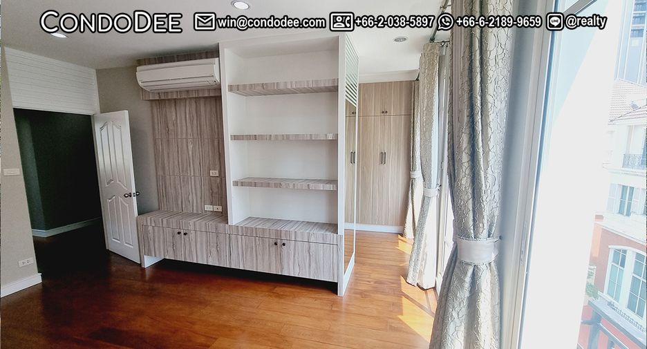 Casa adosada en venta de 4 habitaciones en Watthana, Bangkok