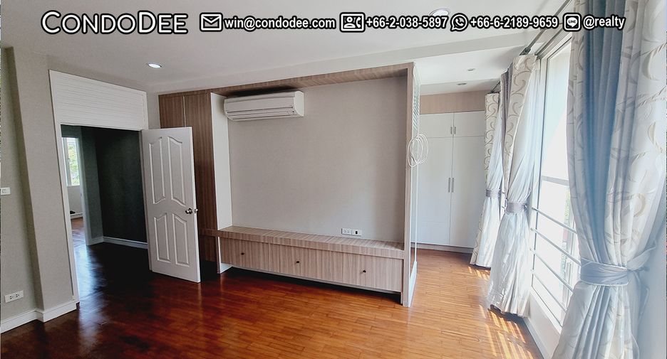 Casa adosada en venta de 4 habitaciones en Watthana, Bangkok