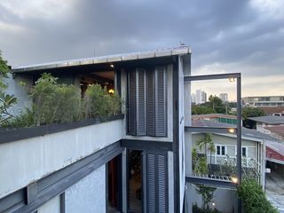 For sale 6 Beds house in Khlong Toei, Bangkok