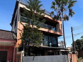 For rent 4 bed townhouse in Mueang Phuket, Phuket