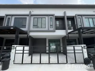 For sale 4 Beds townhouse in Lam Luk Ka, Pathum Thani
