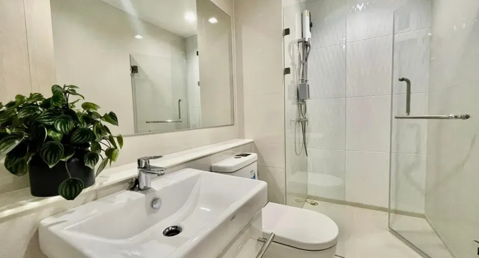 For rent 2 bed condo in Pathum Wan, Bangkok
