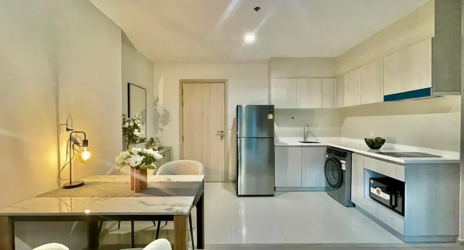 For rent 2 bed condo in Pathum Wan, Bangkok
