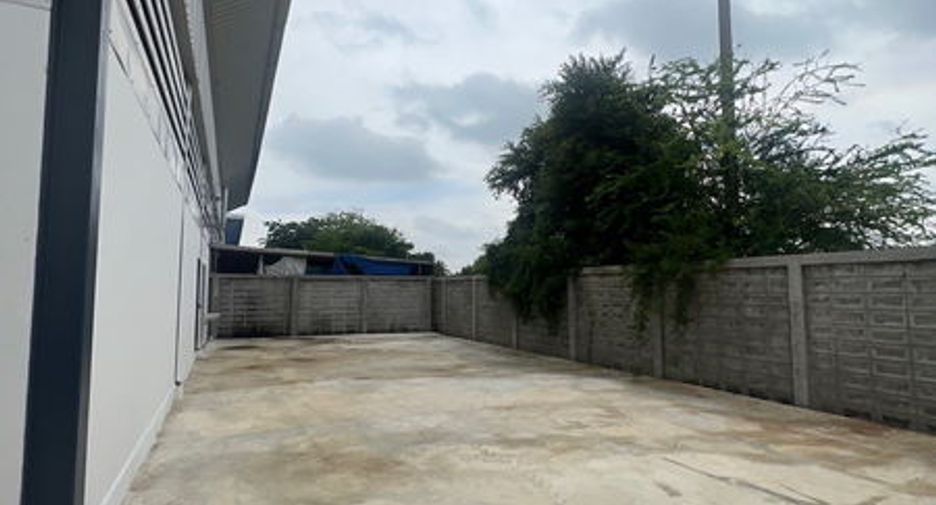 For sale and for rent warehouse in Sai Noi, Nonthaburi