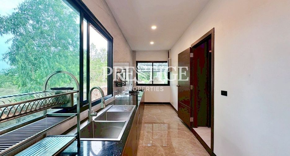 Haus zur Miete mit 5 Zimmer in Bang Lamung, Chonburi