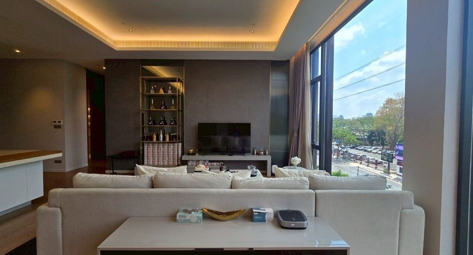 For sale 3 Beds condo in Pathum Wan, Bangkok