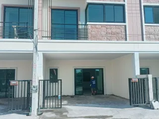 For sale 3 Beds townhouse in Krathum Baen, Samut Sakhon