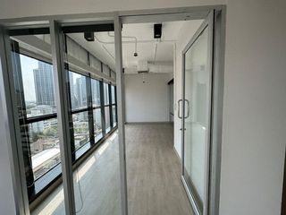 For rent 1 bed office in Khlong Toei, Bangkok