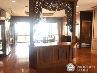 For rent 3 bed condo in Watthana, Bangkok