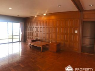 For rent 3 bed condo in Watthana, Bangkok
